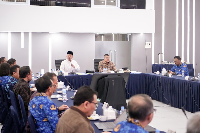Menteri Nusron Gelar Rapim