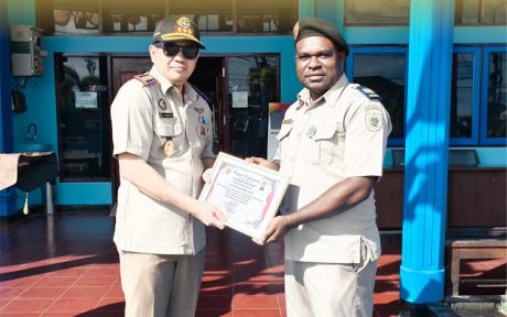 Kantor20Pertanahan20Kabupaten20Merauke20memberikan20penghargaan20Employee20of20the20Month20untuk20bulan20Des