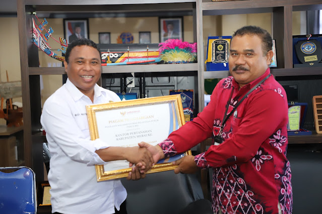 Ombudsman RI Perwakilan Provinsi Papua Anugerahi Kantah Kabupaten Merauke Predikat Pelayanan Publik "Sangat Baik"
