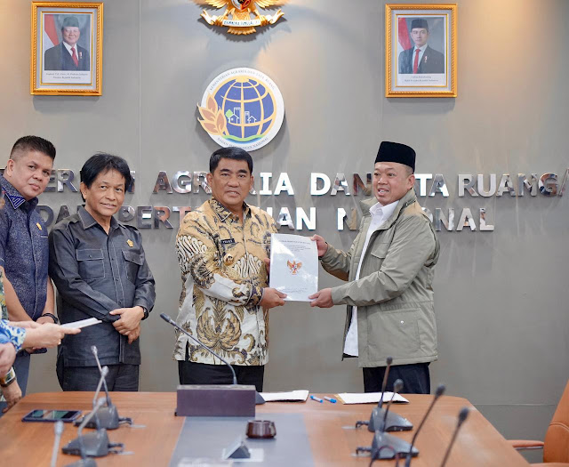 Nusron Serahkan Persub RTRW Sulut 2025–2044, Tekankan Sinkronisasi dan LP2B 91,14%