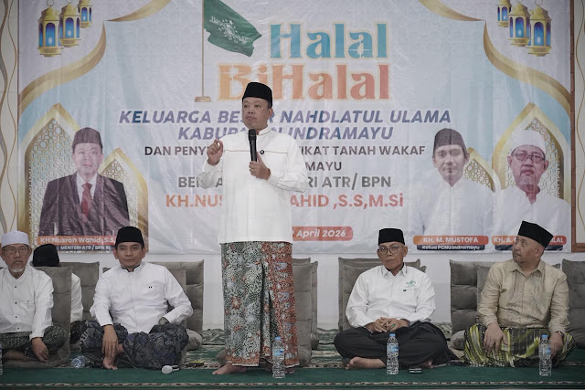 Nusron Wahid Dorong NU Perluas Manfaat, Serahkan Sertipikat Wakaf di Indramayu